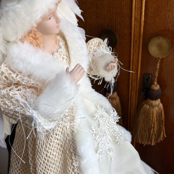 Angel Home Decor & Tree Topper - Picture 7 of 10